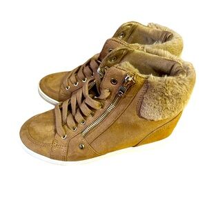 Women faux-Fur wedge booties. Shiny exposed zippers.Like New